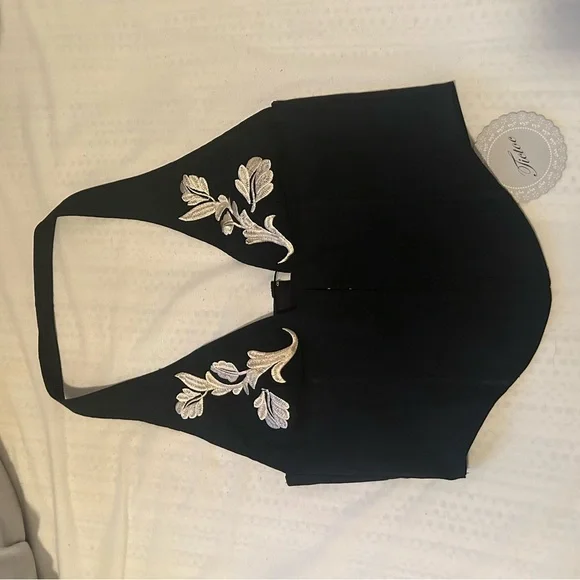Black Embroidered Halter Crop Top - Unbranded - Picture 2 of 3